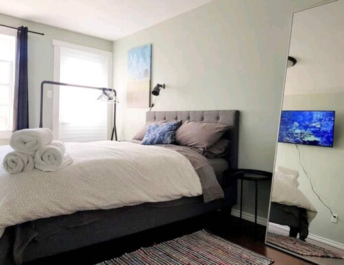 downtown 4 bedroom 2 Bath