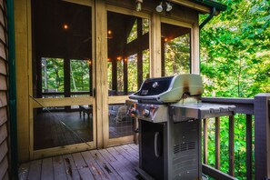 Terrace/patio - A beautiful, peaceful Smoky Mountain retreat with views. Sleeps 14.  (Townsend)