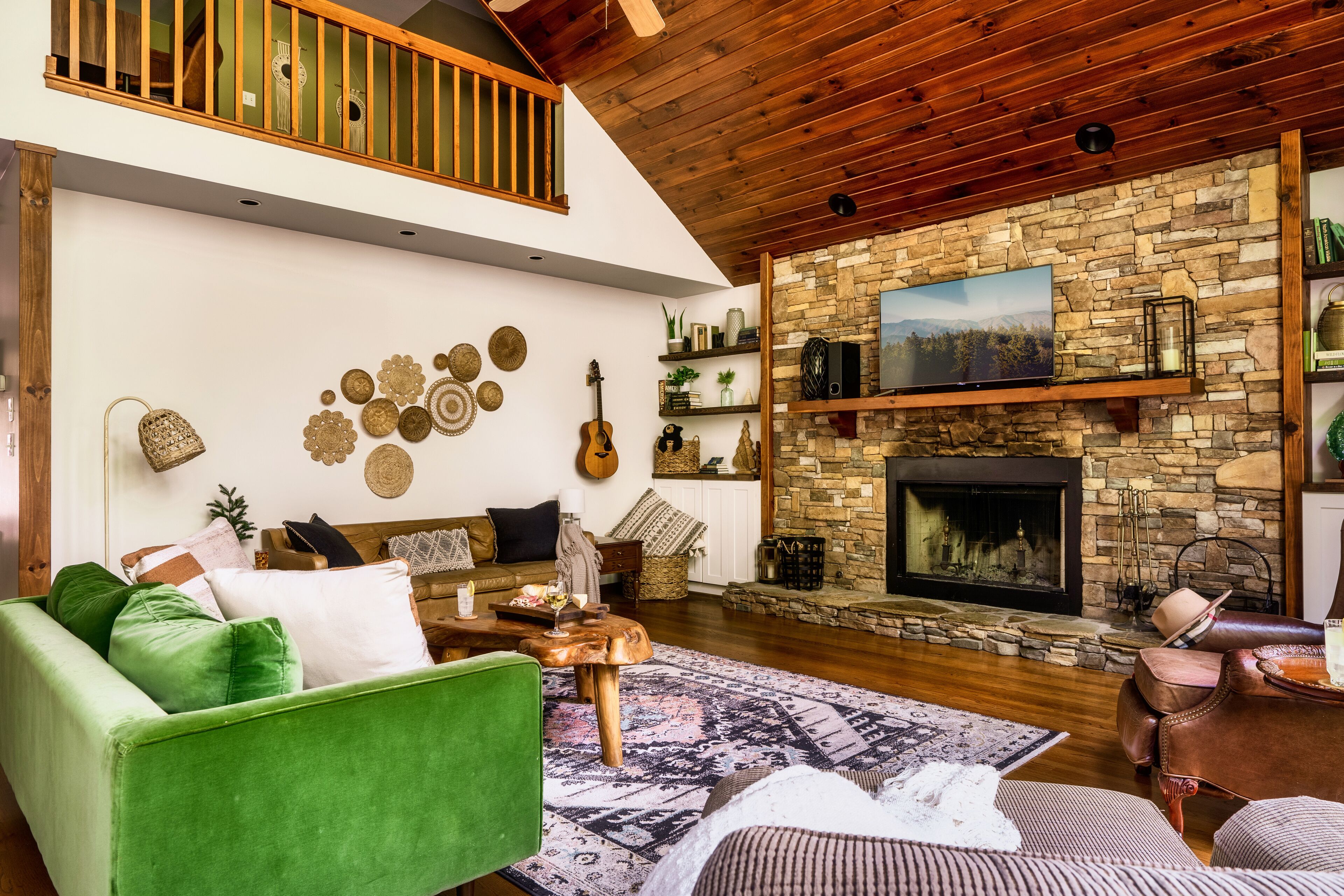 A beautiful, peaceful Smoky Mountain retreat with views. Sleeps 14. 