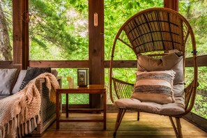 Smart TV, fireplace, video games, table football - A beautiful, peaceful Smoky Mountain retreat with views. Sleeps 14.  (Townsend)