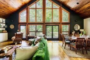 Smart TV, fireplace, video games, table football - A beautiful, peaceful Smoky Mountain retreat with views. Sleeps 14.  (Townsend)