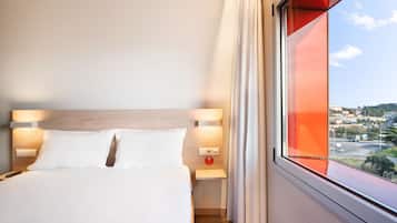 Standard Double Room | In-room safe, desk, blackout drapes, soundproofing