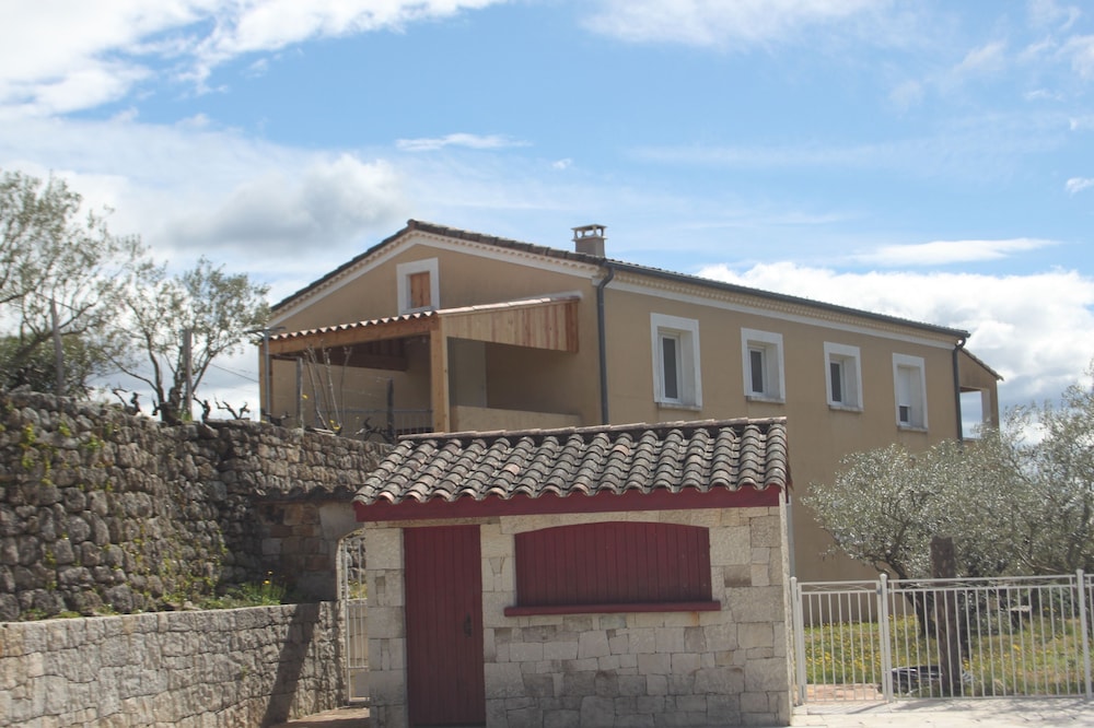Furnished tourist accommodation 3 * Les Oliviers ideally located in South Ardèche