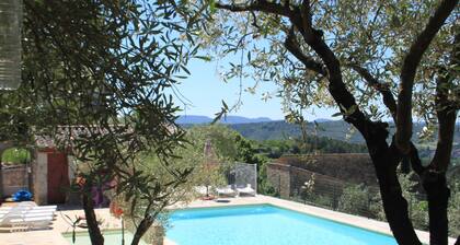 Ideally located in southern ArdĂšche "les Oliviers" gĂźte