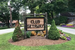 Property grounds - Club Getaway Valley View 1 (Kent)