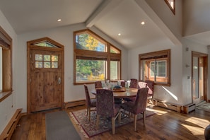 Dining - Panorama Paradise, 5 Bedroom close to Town (SL437) (Stateline)