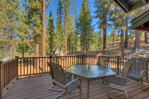 Outdoor dining - Panorama Paradise, 5 Bedroom close to Town (SL437) (Stateline)