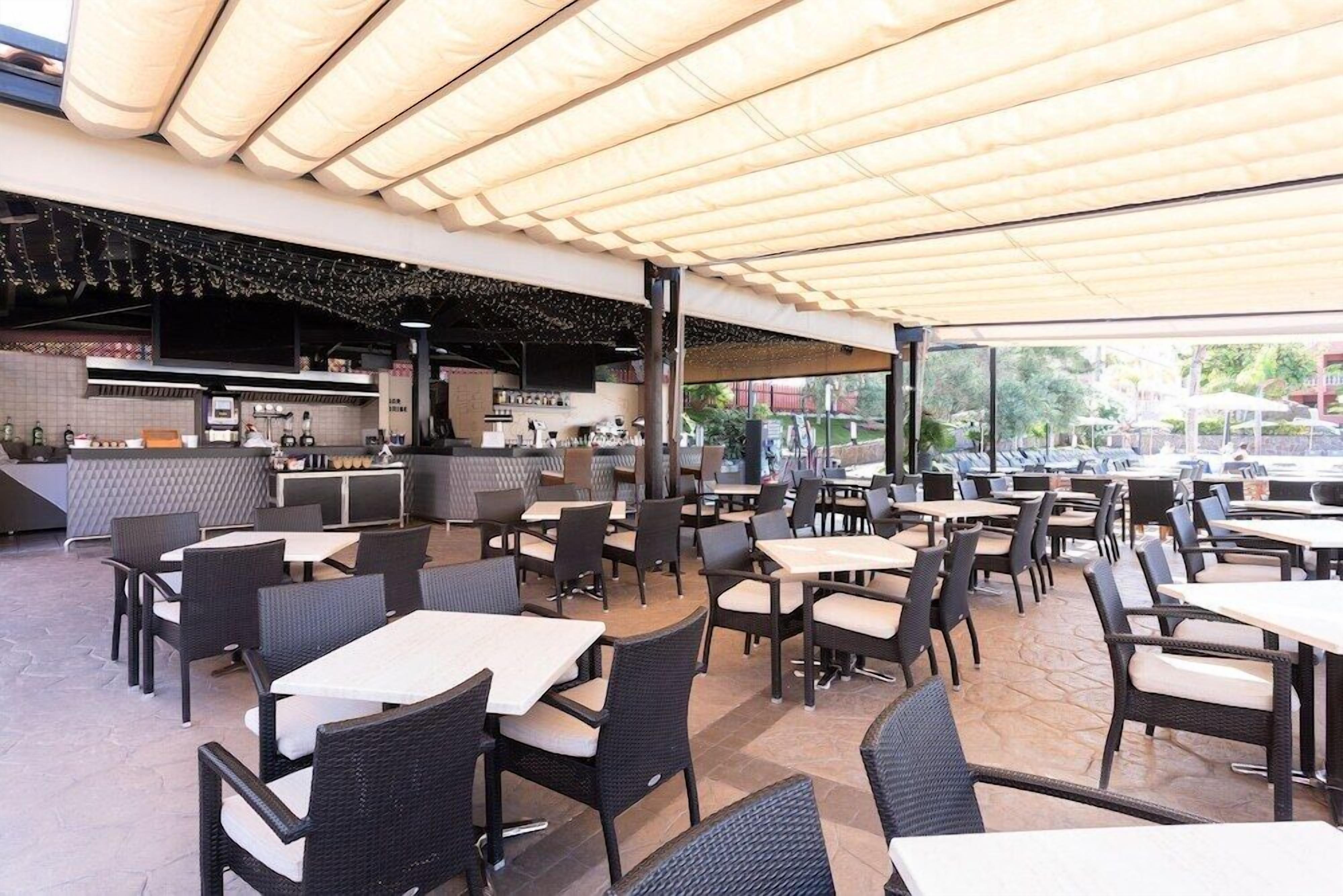 Γεύματα σε εξωτερικό χώρο