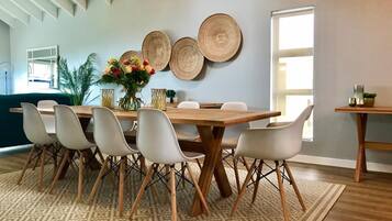 Luxury House, 3 Bedrooms | In-room dining