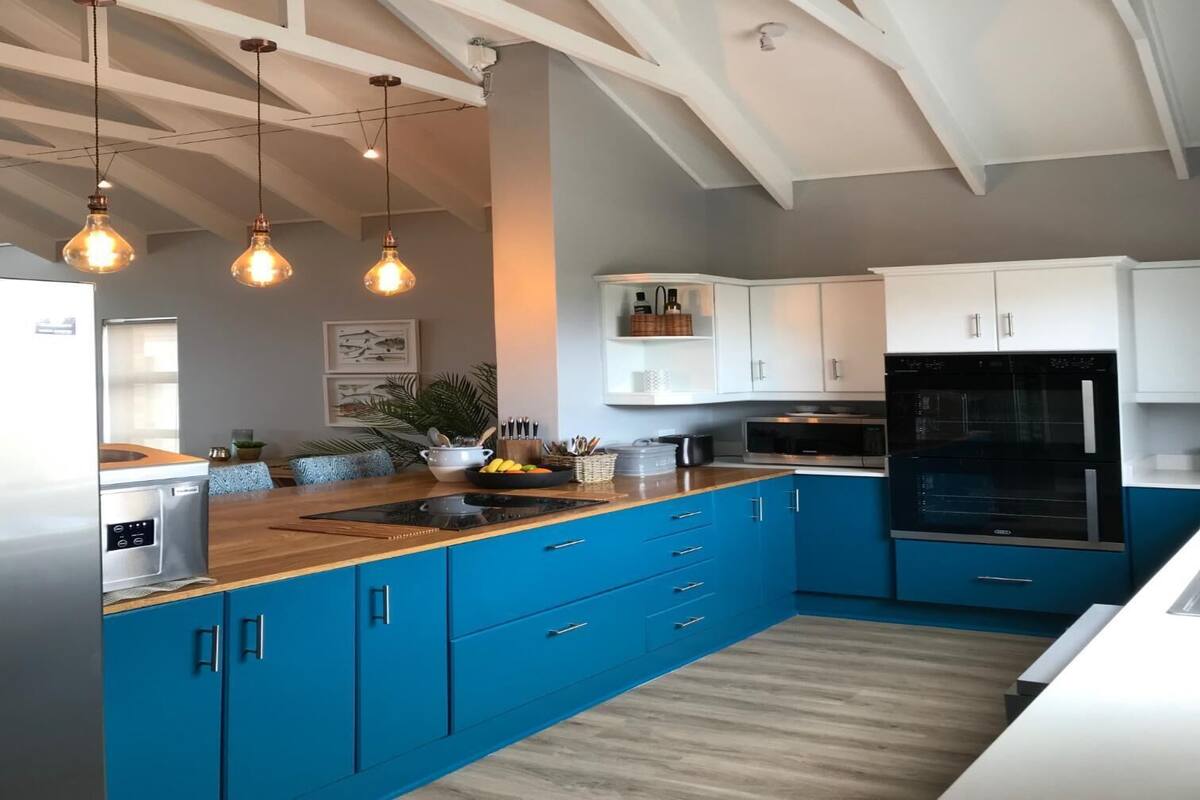 Luxury House, 3 Bedrooms | Private kitchen | Fridge, oven, cookware/dishes/utensils