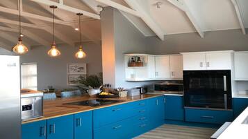 Rumah Mewah, 3 kamar tidur | Dapur pribadi | Lemari es, oven, dan peralatan masak/sendok-piring