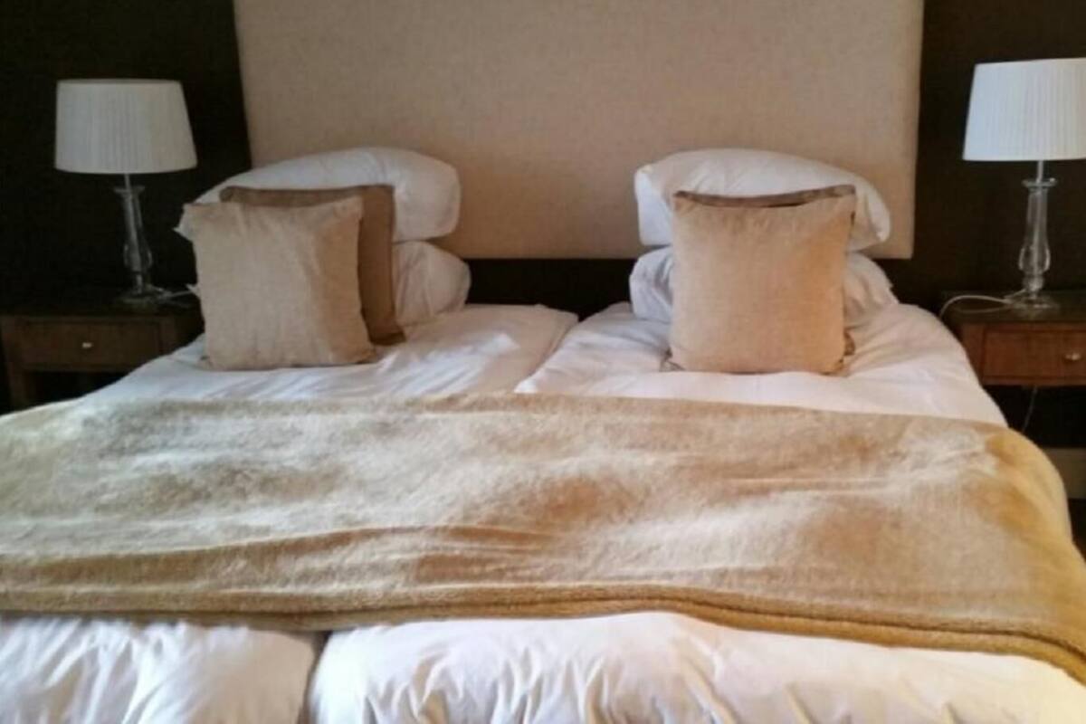 Standard Apartment, 2 Bedrooms | Bed sheets