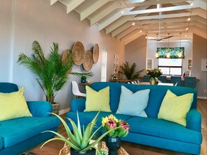 Nhà Cao cấp, 3 phòng ngủ | Phòng khách | TV 