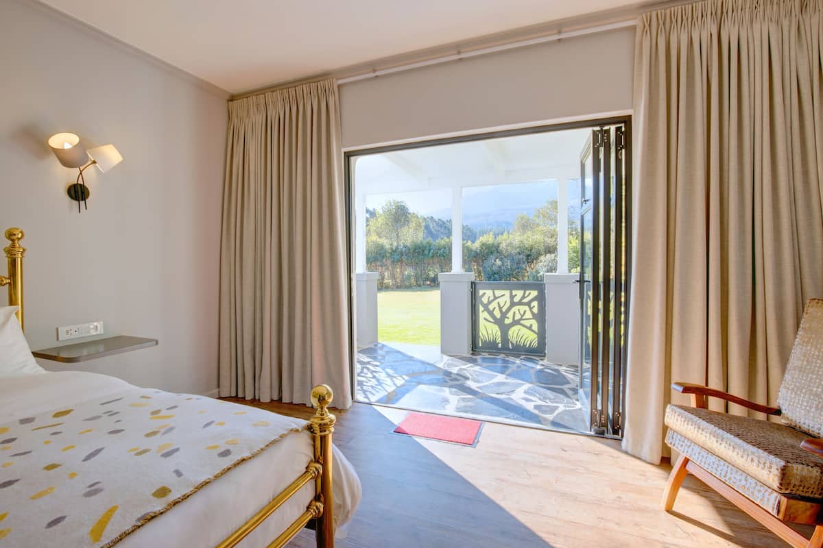 Luxury Queen with private patio | 1 bedroom, premium bedding, down comforters, soundproofing