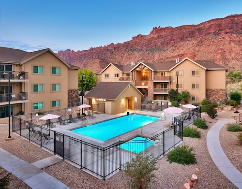 6B Cozy Moab Redcliff Condo, Pet Friendly, Pool & Hot Tub