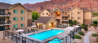 6B Cozy Moab Redcliff Condo, Pet Friendly, Pool & Hot Tub