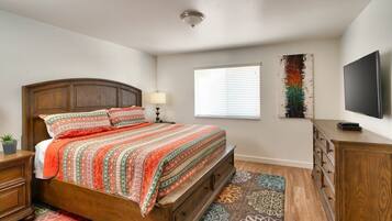 3 bedrooms, iron/ironing board, WiFi, bed sheets