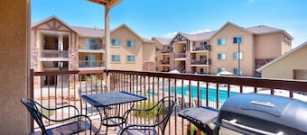 6B Cozy Moab Redcliff Condo, Pet Friendly, Pool & Hot Tub