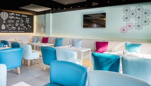 Daily buffet breakfast (EUR 12.50 per person) - Onmood Cala Ratjada - Bed & Brunch (Capdepera)