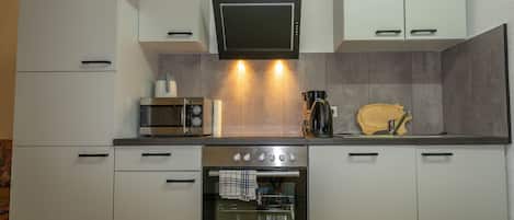 Refrigerador, microondas, horno y lavavajillas