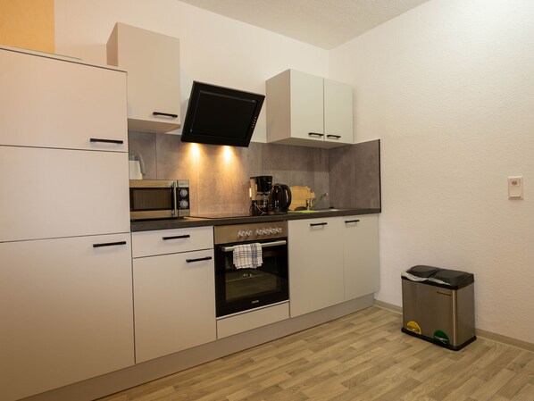Kühlschrank, Mikrowelle, Ofen