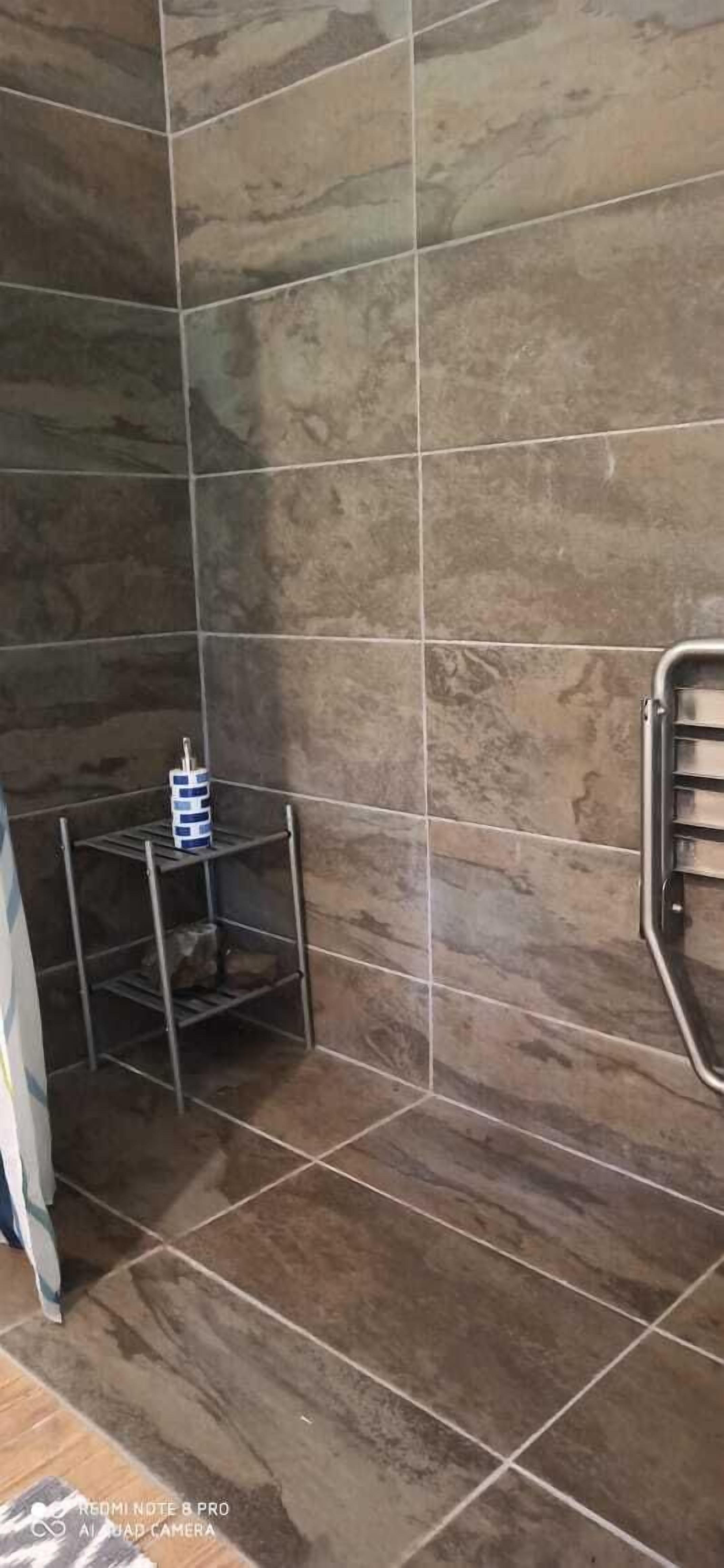 Senior Bungalow | Bathroom | Shower, rainfall showerhead, towels, soap