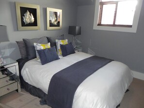 4 bedrooms, iron/ironing board, WiFi, bed sheets - FAB FITZWALK Townhome FAMILY GETAWAY! Hot Tub, 2 car garage, minutes to Village (Whistler)