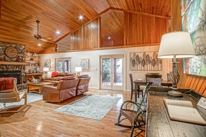 TV, fireplace, ping pong