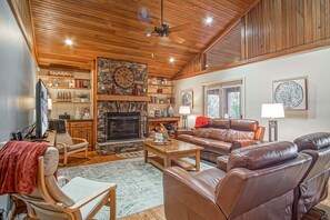 TV, fireplace, ping pong