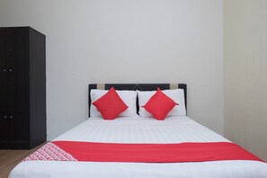 Standard Double Room | Free WiFi, bed sheets - Hotel O Kay Inn Kerteh (Kerteh)