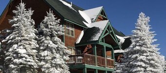 Camp 4 24: Slope Side, Cozy 2 BR with Shuttle Service