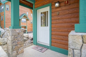 Exterior detail - Camp 4 24: Slope Side, Cozy 2 BR with Shuttle Service (Snowshoe)