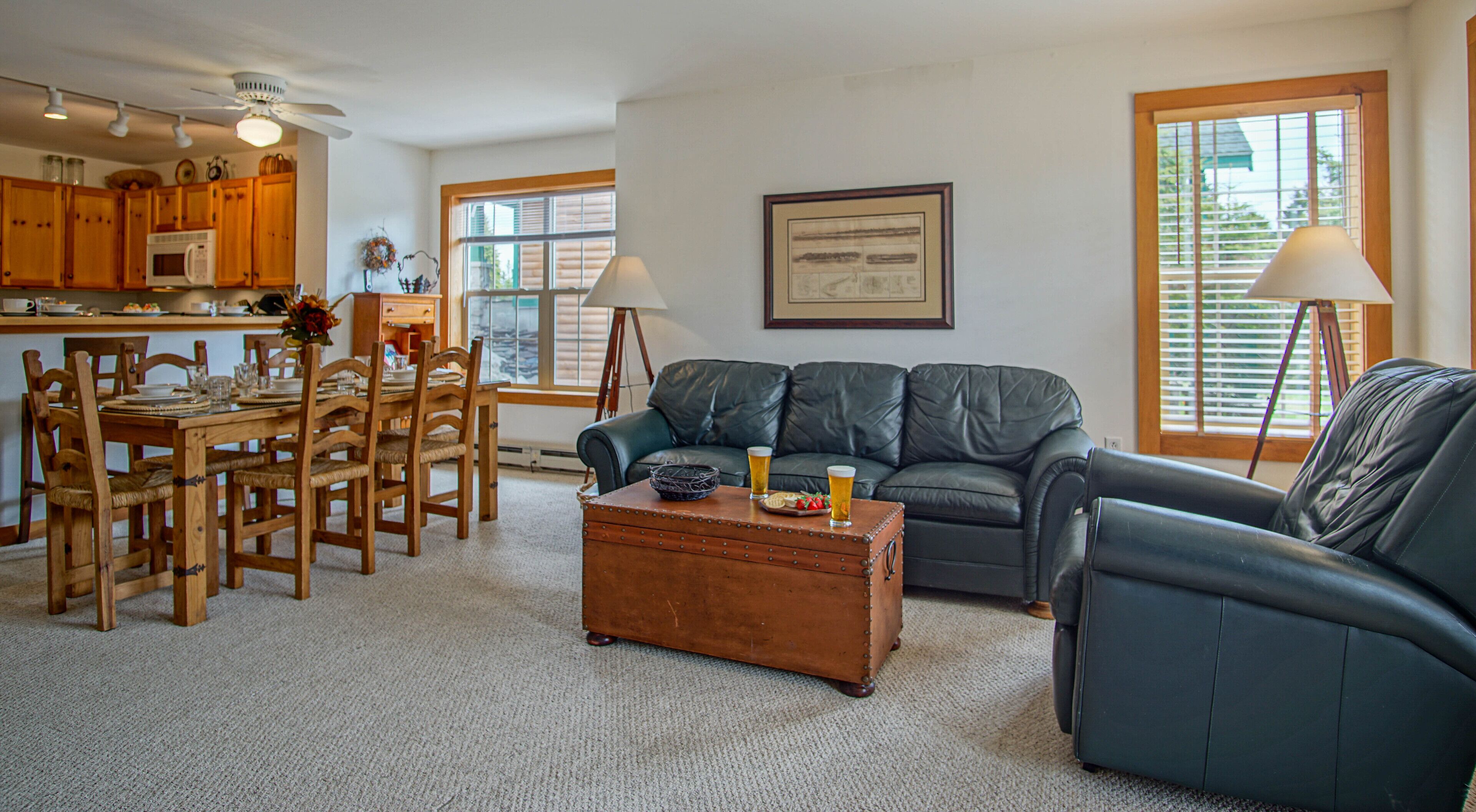 Camp Four 24: Slope Side, Cozy 2 BR with Shuttle Service