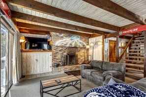 House, Multiple Beds (Hemlock Ridge 6A) | Living area | Fireplace - Hemlock Ridge 6A (Killington)