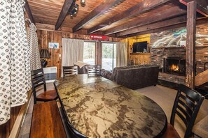 House, Multiple Beds (Hemlock Ridge 6A) | Living room | Fireplace - Hemlock Ridge 6A (Killington)