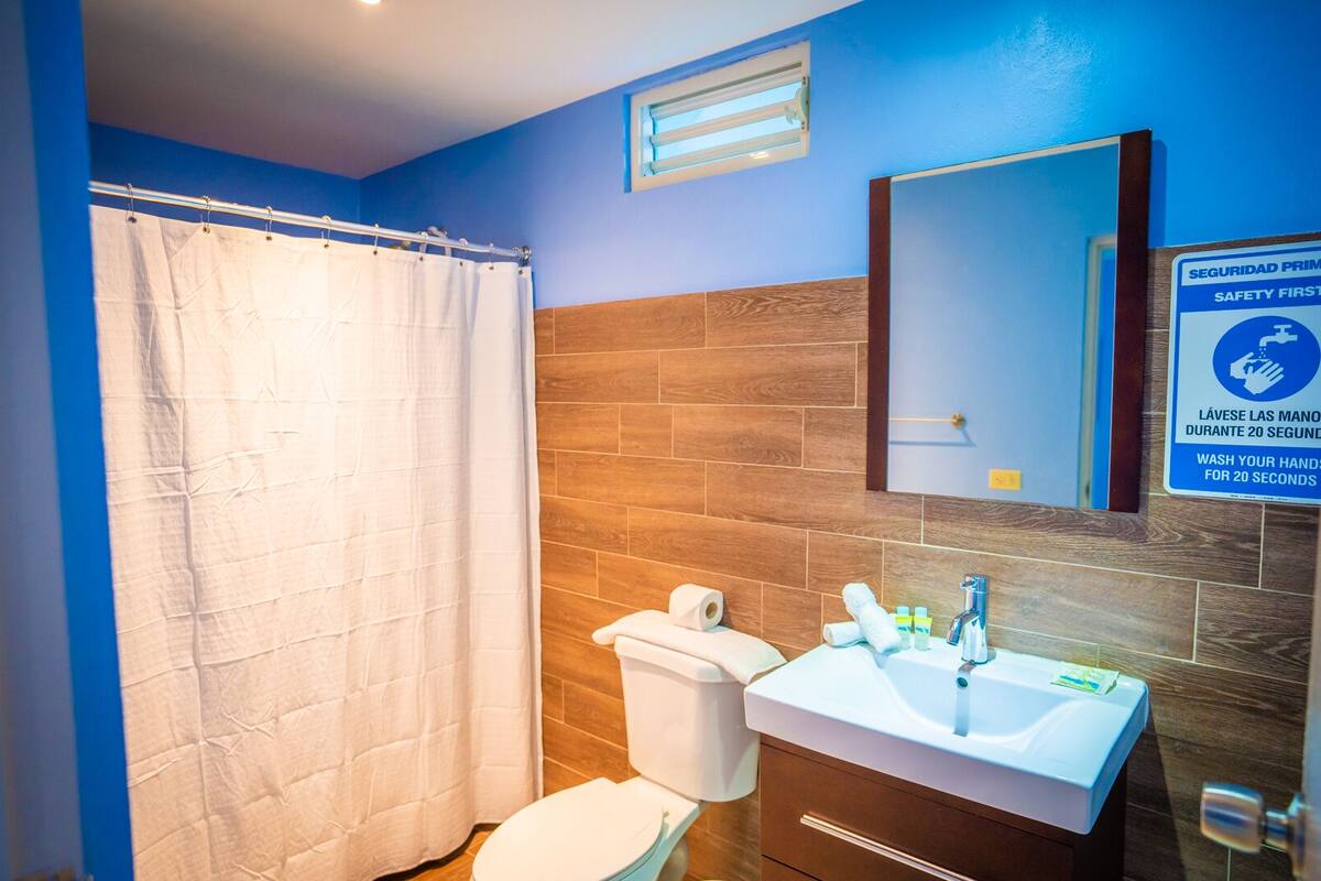 comfort double room, 1 queen bed, balcony, ground floor | bathroom | shower, free toiletries, hair dryer, towels