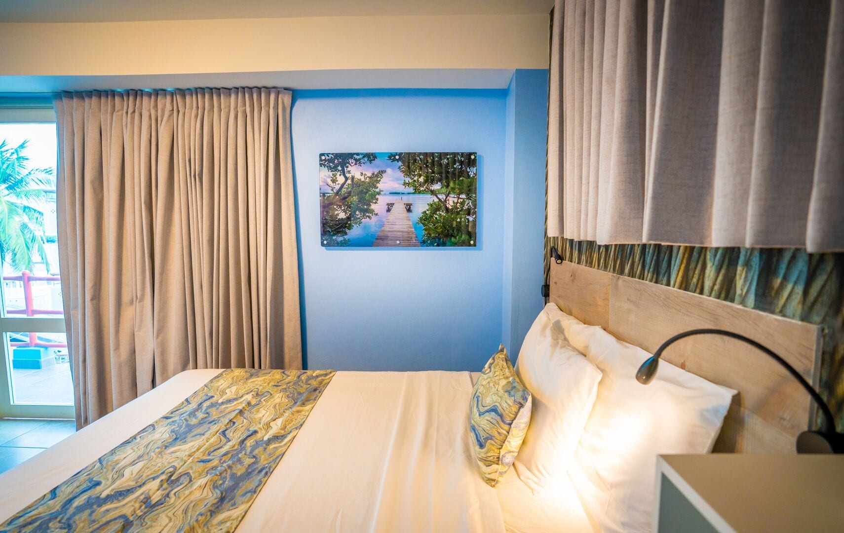 deluxe triple room, partial ocean view | 1 bedroom, minibar, free wifi, bed sheets