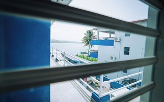 Minibar, wifi gratis y ropa de cama 