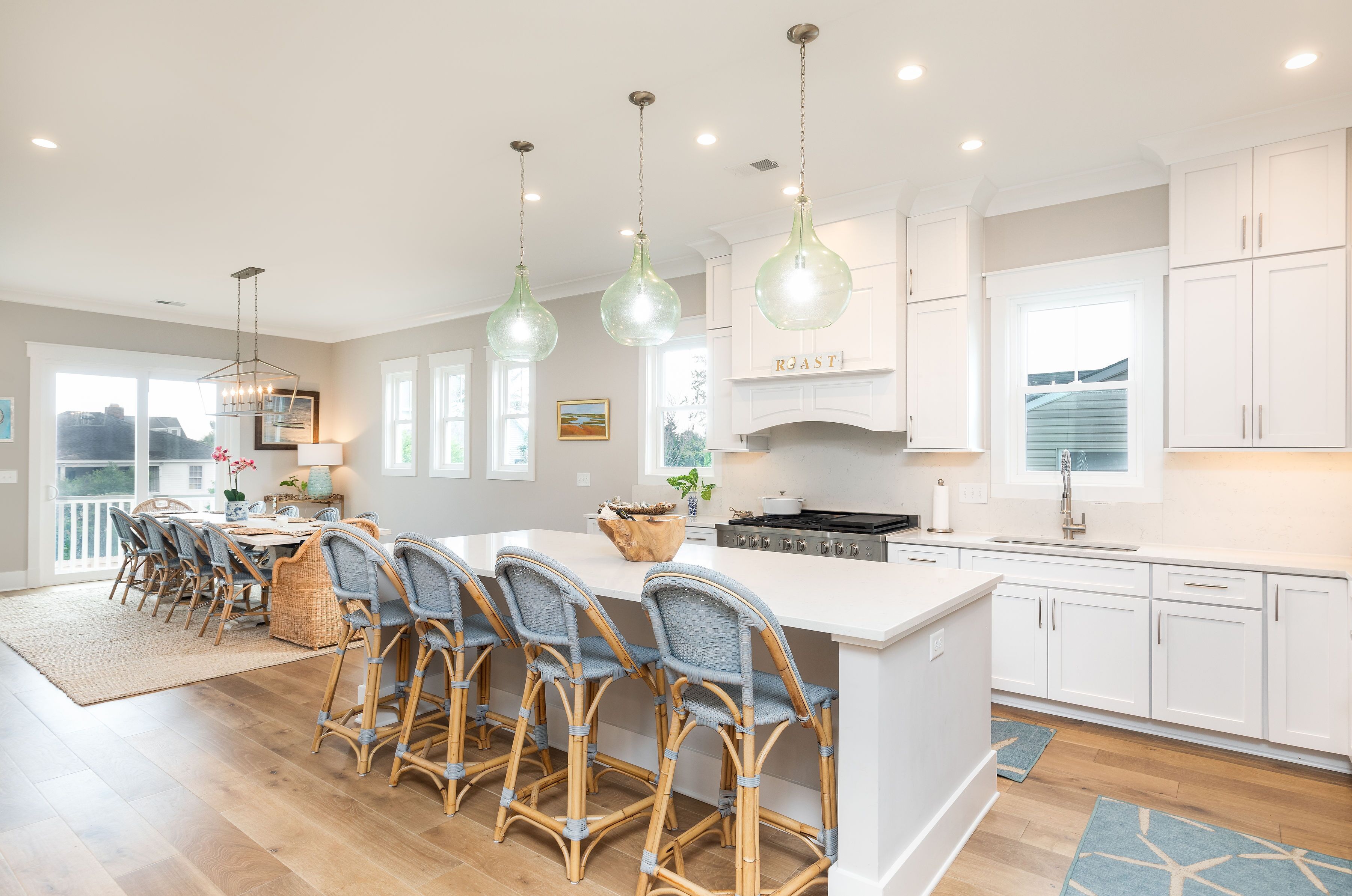 Ocean Views/Rooftop/ Pool/Luxury Bedding/Amenities/Two minutes to beach