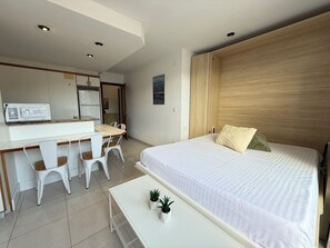 1 slaapkamer, een strijkplank/strijkijzer, gratis wifi, beddengoed