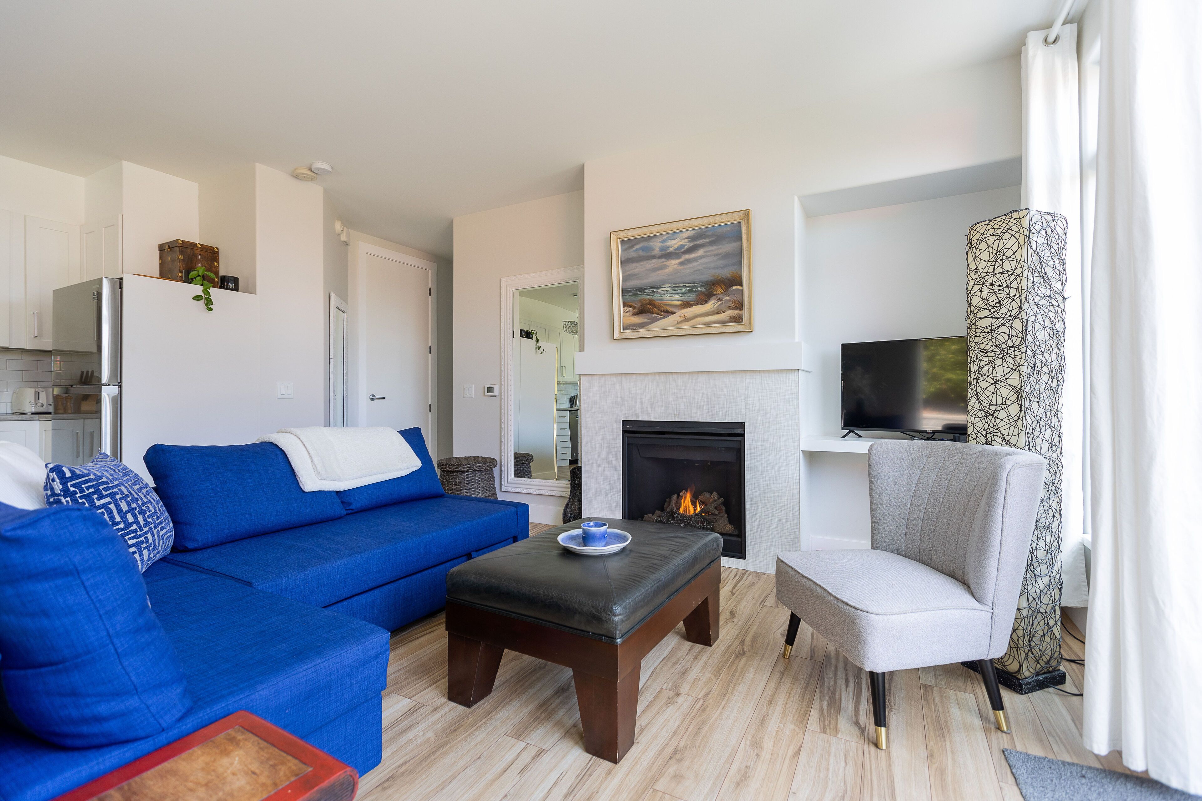 Private! ! Spacious 1-BDRM guesthouse steps from the beach in the Heart of QB 