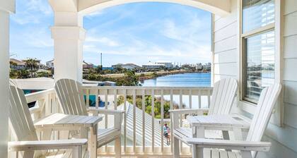 Wave Whisperer 4br/4ba Steps from the Beach - Pool