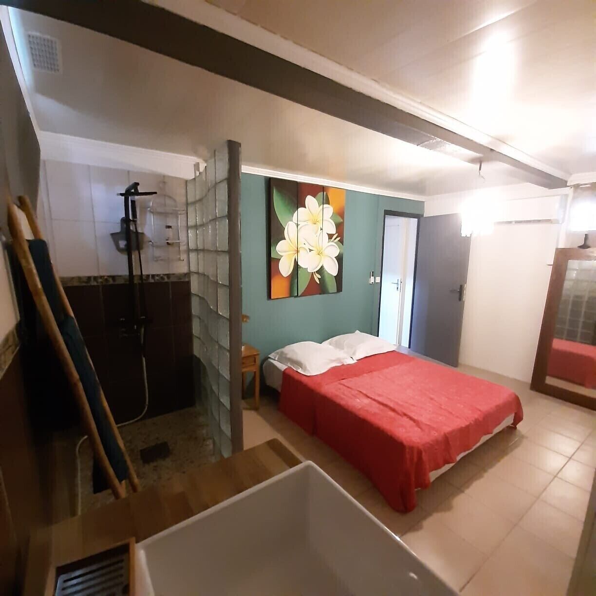 1 chambre, fer et planche à repasser, Wi-Fi, draps fournis