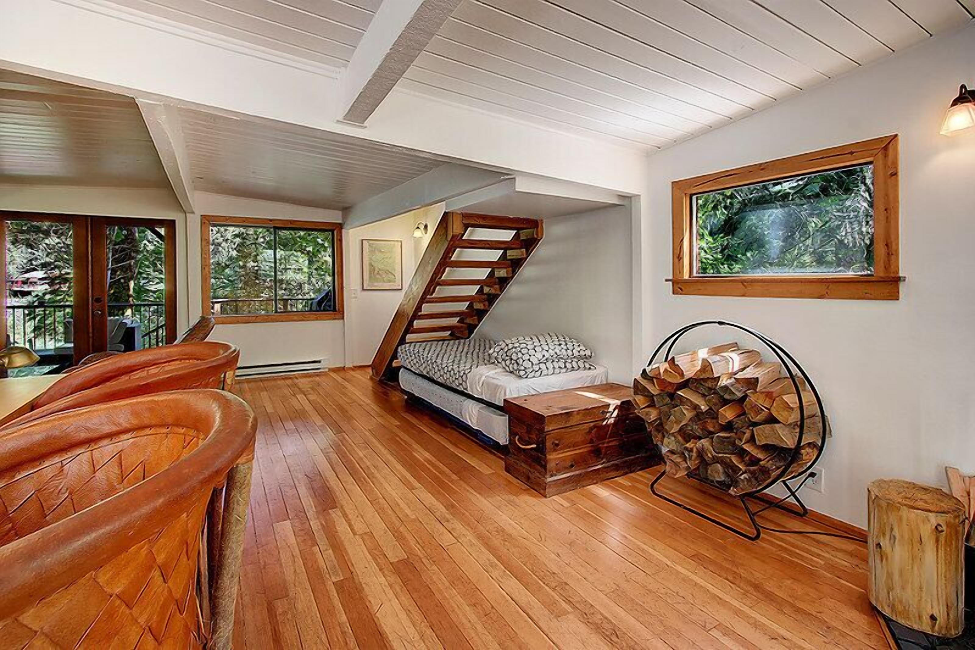 Rising Sun Retreat- peaceful riverfront views spa