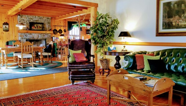 Smart TV, fireplace, DVD player