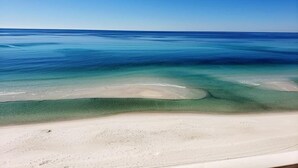 A beach with clear blue water and a sandy shore. - Gulf Front PH •Free Chairs• Best Views in PCB (Panama City Beach)