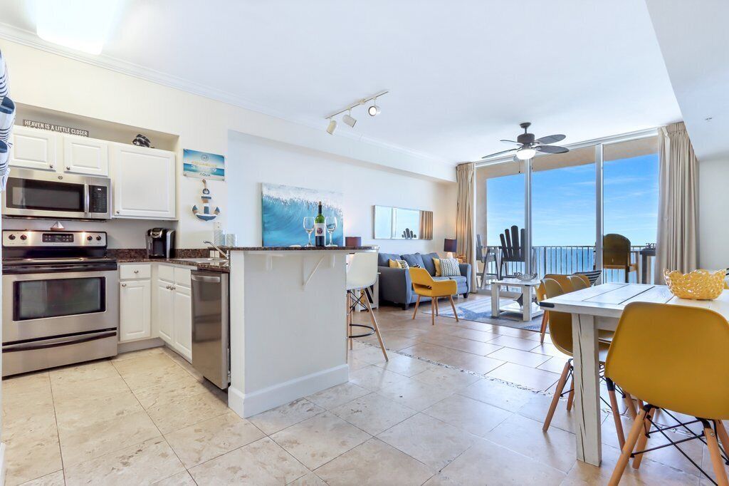 5 star PH with gulf view Master- Beach Chair Service Included!