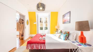 2 bedrooms, desk, iron/ironing board, internet