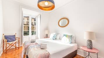 2 bedrooms, desk, iron/ironing board, internet