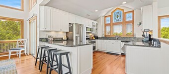 Donna's Dream: Dog-friendly, Private Pool & Hot Tub, Close to Beach